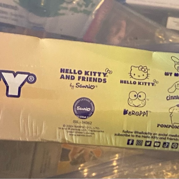 HELLO KITTY AND FRIENDS 24 DAY ADVENT CALENDAR NEW - Picture 6 of 7